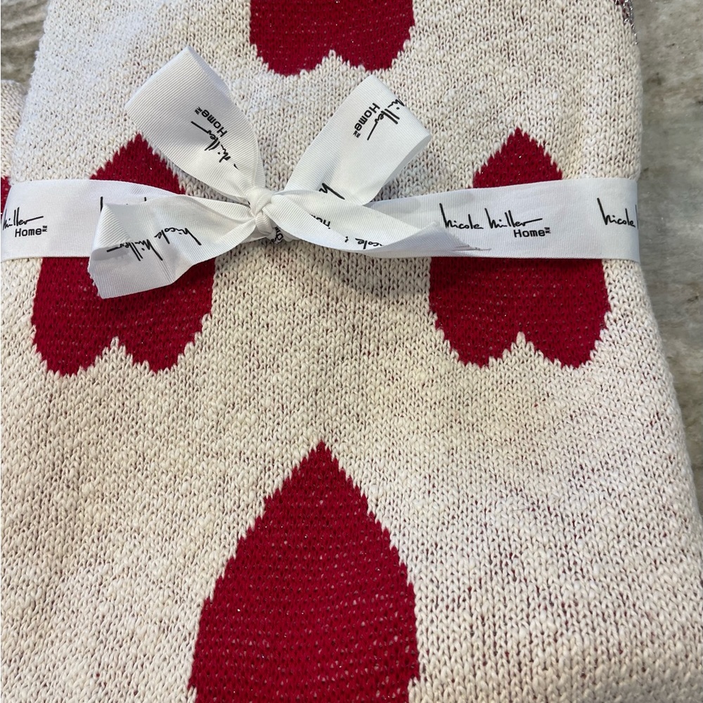 Nicole Miller Valentines throw